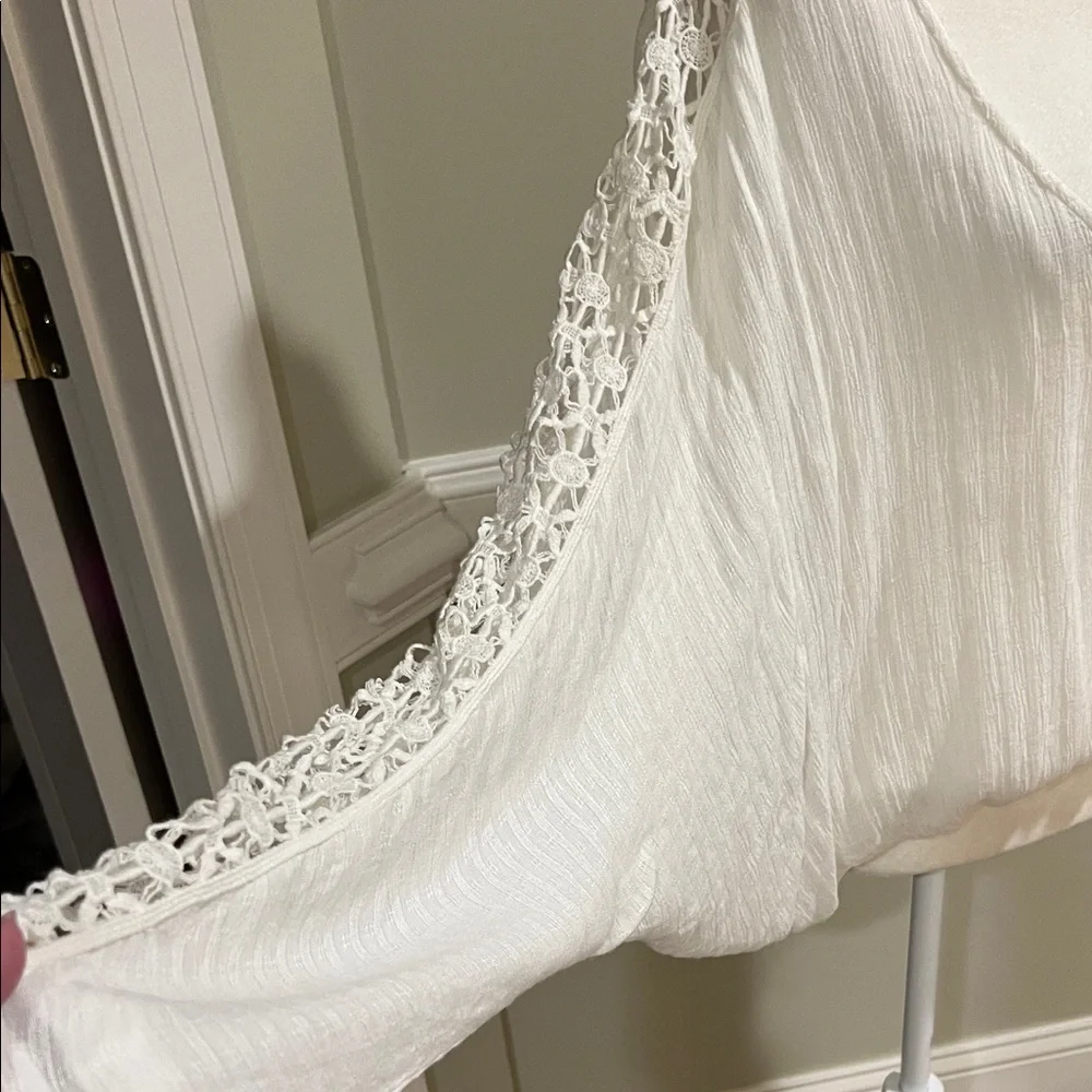Free People Cream Elastic hem Blouse with Lace Sleeve Detail, EUC, L